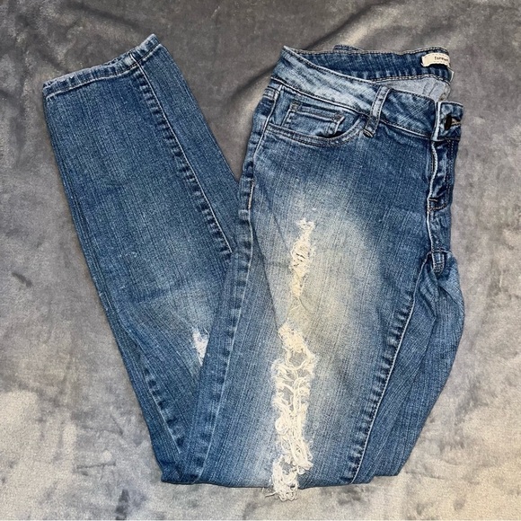 Forever 21 Low Rise Distressed Jeans Women’s Size 26 - Picture 6 of 9